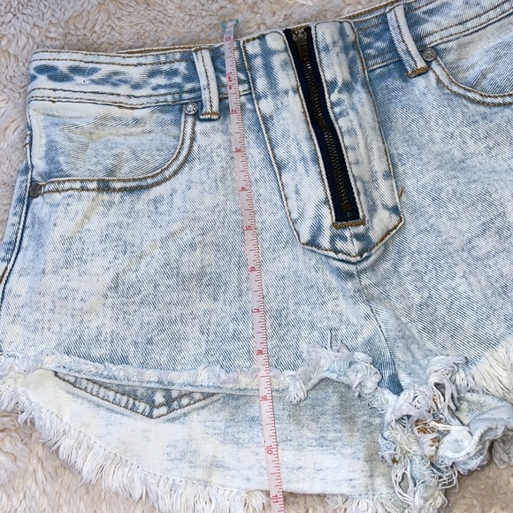 Kendall & Kylie HR zip up mini denim shorts - Picture 7 of 7